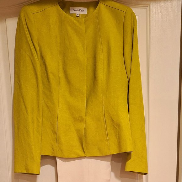 Beautiful lined Calvin Klein Suit in Apple Green/White Color Size 4P - NEW